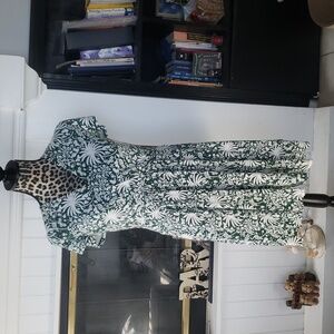 Boden Floral Green White Stretching   Spring Beach Vacation.Dress